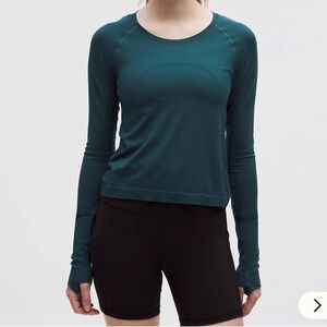 Lululemon Swiftly Tech Long-Sleeve Shirt 2.0
Waist Length
